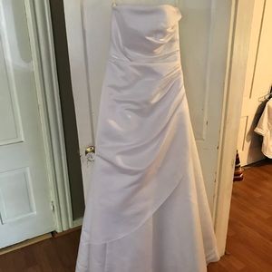 Size six wedding dress from David’s Bridal